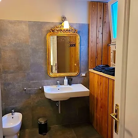 Tavallini Oda ve Kahvaltı Pollone